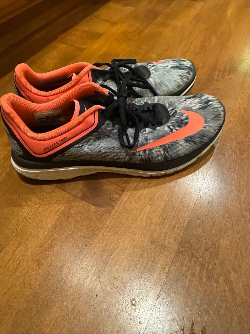 Nike FS Lite Run Women’s 9.5 Gray Coral Print Lightweight Running Shoes